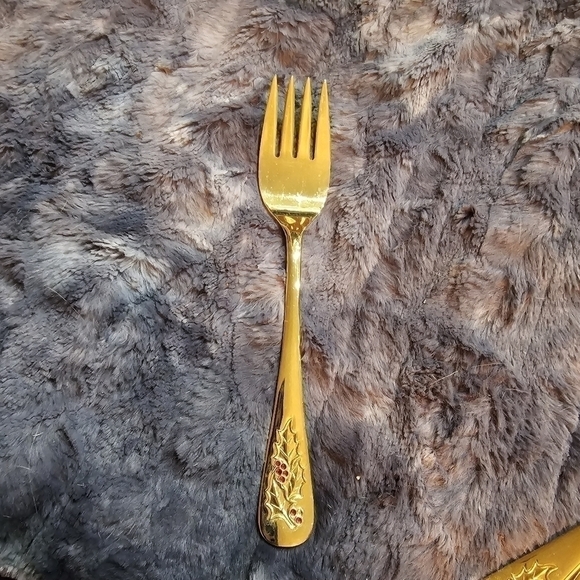 Hollyberry 3 Piece Serving Set - Picture 2 of 3